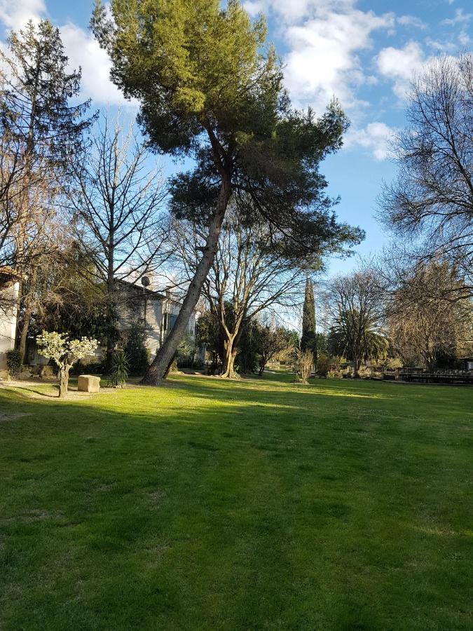 Le Mas Des Agapes Beaucaire  Exterior foto
